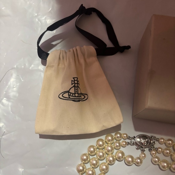 Vivienne Westwood Cream Pearl and Silver Necklace - Picture 4 of 5